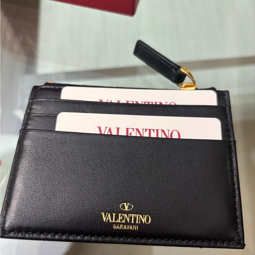 Authentic Valentino Garavani Nappa Roman Black Card Holder with Gold Detail - Picture 3 of 8